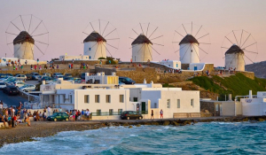 Κορωνοϊός: Στην «κόκκινη» λίστα της Βρετανίας επτά ελληνικά νησιά