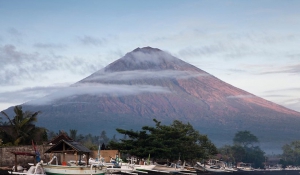 34.000 άνθρωποι άφησαν τα σπίτια τους γύρω από το ηφαίστειο Αgung