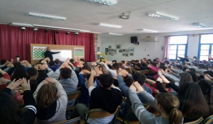 Πραγματοποιήθηκε με επιτυχία η ομιλία του Νίκου Λυγερού στους μαθητές των σχολείων της Αντιπάρου